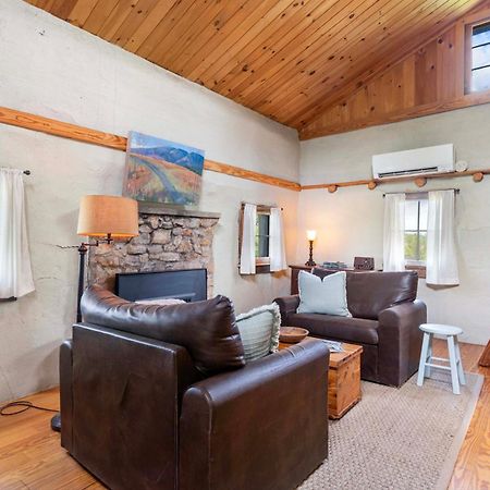 Rustic Baileys Retreat Cabin Near Wineries! Crozet المظهر الخارجي الصورة