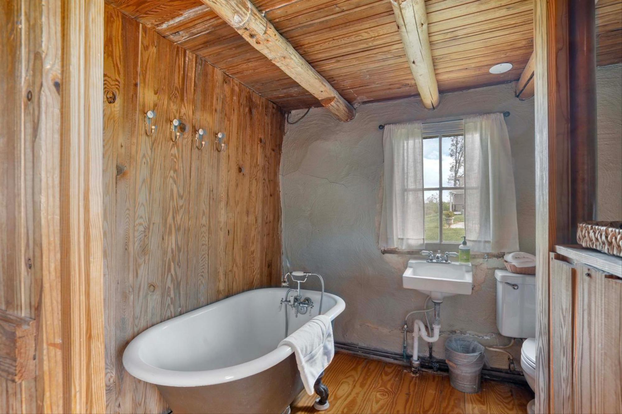Rustic Baileys Retreat Cabin Near Wineries! Crozet المظهر الخارجي الصورة