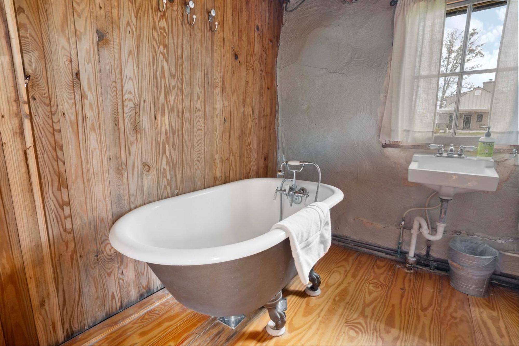 Rustic Baileys Retreat Cabin Near Wineries! Crozet المظهر الخارجي الصورة